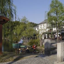 倉敷の街並みに溶け込んでいる橋。