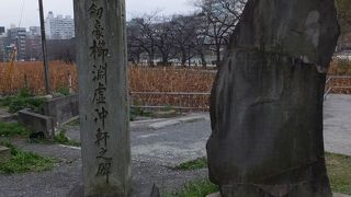 剣豪の碑ですが、この弁天島では仲間はずれの感があります。