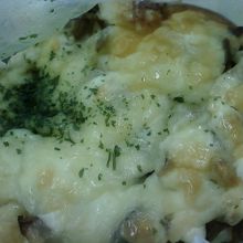 キノコのパン、ひとつ180円です。