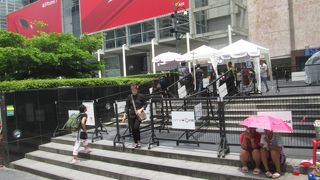 荷物検査が再開