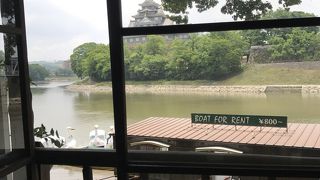 お城を眺めながらお食事