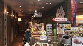 国内線は搭乗口が1と2だけです(JAL1・ANA2)