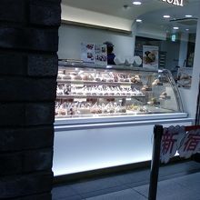 お店のそばです・