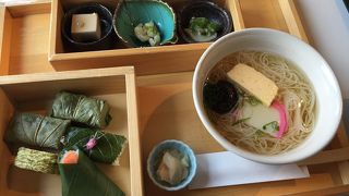 奈良名物の美味しい柿の葉寿司