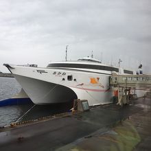 カーフェリーの外観