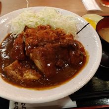 チキンカツカレーの大盛りです