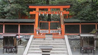 寺にも神社があります