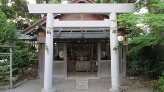 駅前の神社です