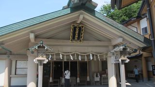 夫婦岩と共に観光名所です