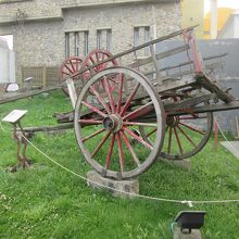 荷車が展示されています