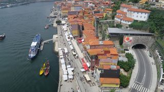 ドウロ川の北にあるレストランエリア