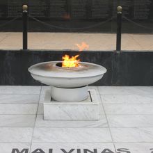 慰霊の炎が出ています