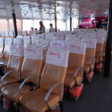 ツーリストクラスの船内は、口コミどおり冷房効き過ぎ