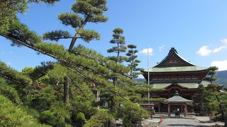 鳴き龍が描かれています