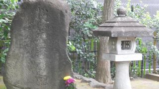 辞世の句を刻んだ碑が建っています