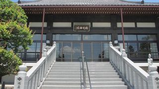 信玄の正室が眠っています