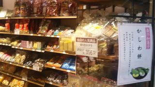 色々な和菓子がある太子堂です。