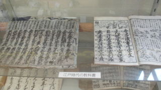 「教科書」が江戸時代、明治、大正、昭和、戦後と揃っています。