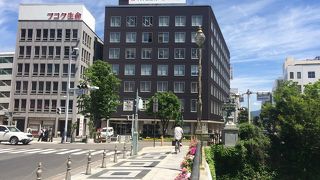 女鳥羽川に架かる