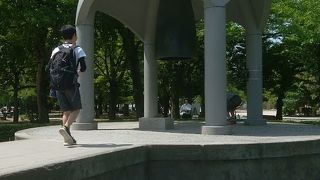 自由につくことが出来る鐘