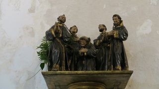 教会は無料だったのですが、ルールが変わったそうです。