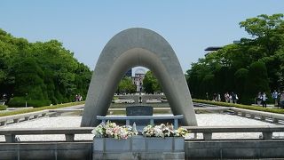 日本人、外国人問わず常に人がいます