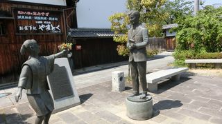 遊歩道にの中の小さな広場