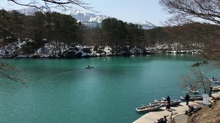 エメラルドの湖