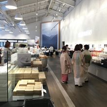 広々とした店内