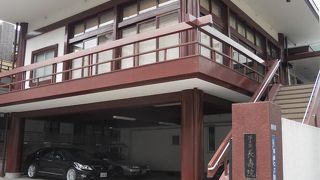 「鳥越神社」の東側にあります