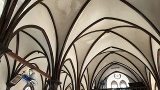 リブヴォールト天井の写真が撮れる。