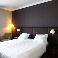 部屋は広くはありません。スーツケースやっと広げられる広さ。