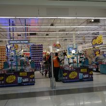 カルフールが入っています