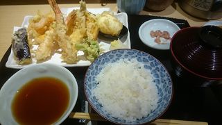 天ぷら定食をいただきました