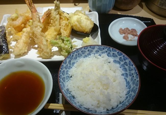 天ぷら定食をいただきました