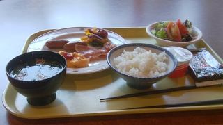 朝食はビジネスホテルの標準レベル