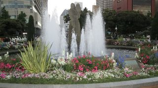 姉妹都市のサンディエゴから贈られた水の守護神像