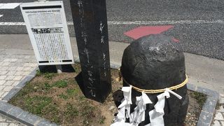 道路沿いにこじんまり