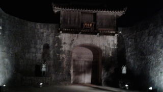 首里城の正門です