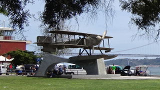 ベレン庭園の南東にある飛行機の模型