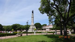 国立馬車博物館の本館からこの庭園の中を歩いてベレンの塔に行きました。