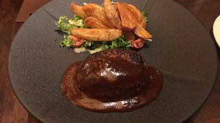 肉レストランでハンバーグランチ！