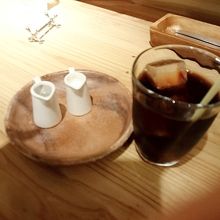 200円のアイスコーヒーです。ワインもたのめます。