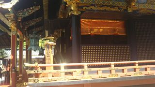 権現づくりの見事な社