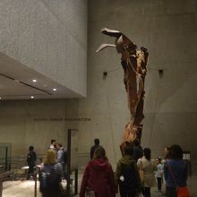 破壊された柱だけでも凄まじさが伝わってくる