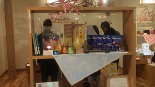 ご当地土産が買える