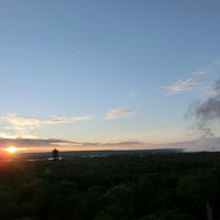 朝日とビクトリアの滝の水煙