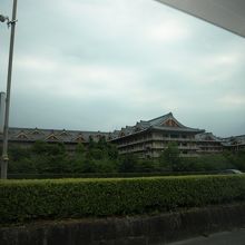 途中には天理教の施設がいっぱい