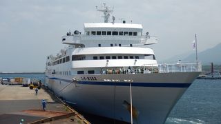 フェリーの発着港。高速船の多くもここを使います。