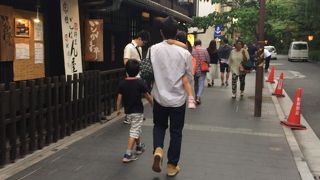 高瀬川沿いの通り。雰囲気が良くてＧＯＯＤ☆